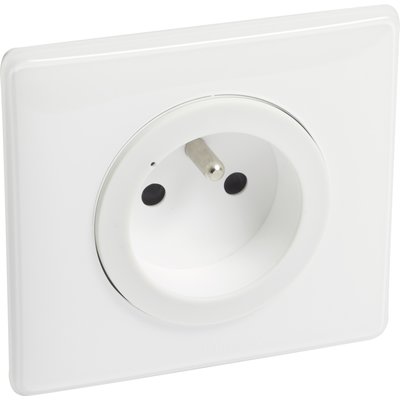 Standard French connected power outlet, 16A CELIANE auto terminals, white Ref. 067725. Shop the smart way with DIAYTAR NIGERIA's extensive selection and budget-friendly nationwide delivery.