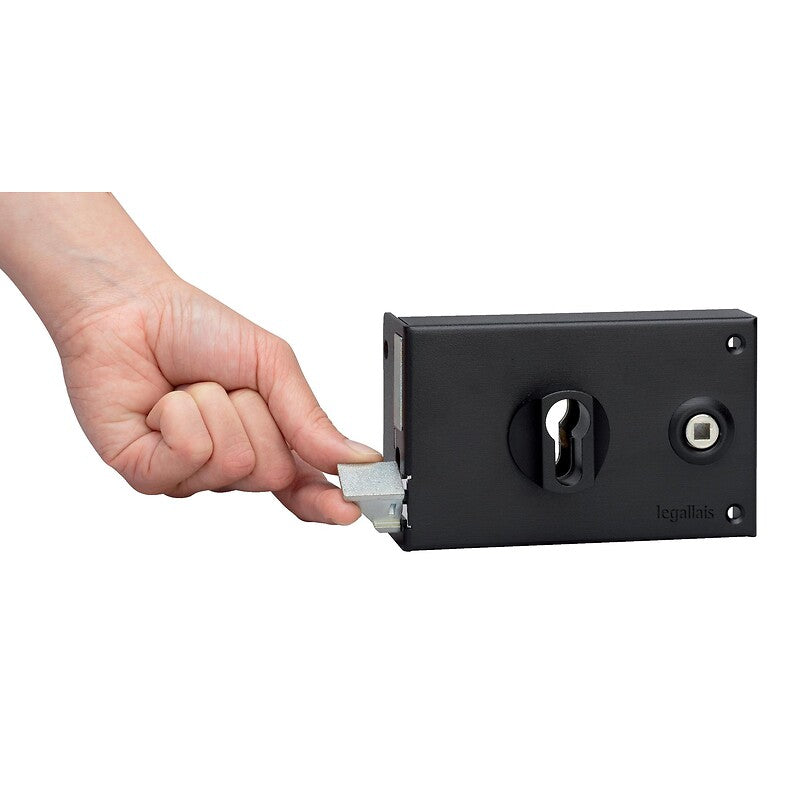 Saint Pierre horizontal European cylinder lock with mortise, black color, right hand. Discover endless possibilities with DIAYTAR NIGERIA's extensive product range and affordable shipping.