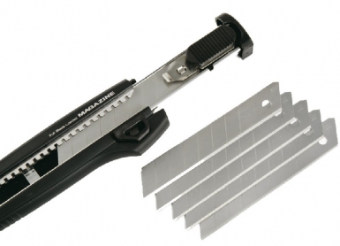 MAGAZINE CUTTER - RUBBER HANDLE - 6 BLADES 18 MM INCLUDING 5 IN RESERVOIR. Navigate through thousands of products at pocket-friendly prices with DIAYTAR NIGERIA's easy-to-use platform.