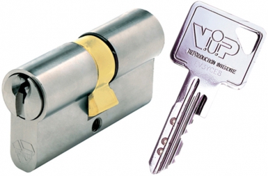 V.I.P. CYLINDER 30X30 MM (FOR DOORS FROM 38 TO 47 MM) A2P1* 3 KEYS. DIAYTAR NIGERIA delivers happiness in 5-8 days with our affordable and diverse product range.