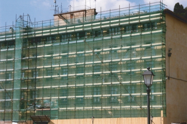 PROTECTION NETTING FOR SCAFFOLDING - HEIGHT 3 M - ROLL 20 M. DIAYTAR NIGERIA connects desires with reality through affordable prices and reliable delivery service.