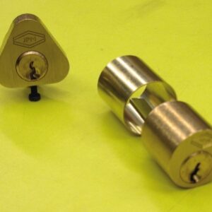 CYLINDER SET CISA SERIES POLISHED BRASS 3 KEYS LENGTH 50 MM. DIAYTAR NIGERIA brings the market to your fingertips with affordable prices and prompt delivery service.