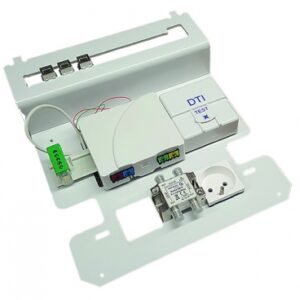 G3 COMMUNICATION KIT WITHOUT DOOR: SUPPORT PLATE + 1 DTI CABLE + 1 EARTH TERMINAL BLOCK + 4 RJ45 C6 + 1E/3S TV SPLITTER. Experience shopping satisfaction with DIAYTAR NIGERIA's vast selection and budget-friendly delivery options.