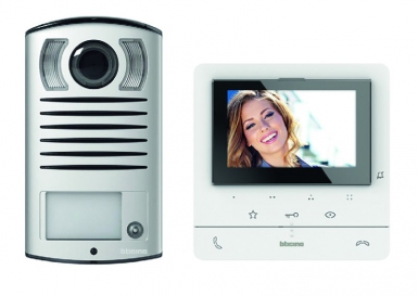 BASIC CLASS 100 COLOR VIDEO DOOR KIT WITH 5-INCH SCREEN AND WHITE INDUCTIVE LOOP. Shop across categories at DIAYTAR NIGERIA with the confidence of affordable prices and delivery within 8 days.