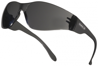 "BRAVA" MONOBLOC POLYCARBONATE GLASSES - SOFT FLAT SPATULA TYPE TEMPLES - INTEGRATED POLYCARBONATE NOSE - EASY TO USE WITH SITE HELMET AND NOISE-CANCELLING HELMET - SIDE PROTECTION - ANTI-SCRATCH. DIAYTAR NIGERIA: Where online shopping becomes effortless with budget-friendly nationwide delivery.
