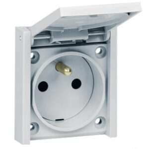 2P+T ECLIPS OUTLET, FRONT MOUNTING, REDUCED FORMAT. Shop efficiently with DIAYTAR NIGERIA, offering thousands of products at unbeatable prices delivered promptly.
