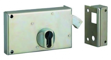 HORIZONTAL SURFACE LOCK FOR PE HOOK CYLINDER 140 X 83 MM RIGHT ZINC-PLATED FINISH. DIAYTAR NIGERIA brings quality products to every corner of Nigeria at prices everyone can afford.