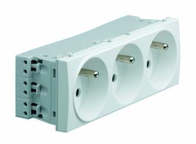 SPECIAL TRIPLE 2P + T 16 A - B PURE CURRENT SOCKET TRUNKS. DIAYTAR NIGERIA connects you with thousands of products at competitive prices, delivered within a week.